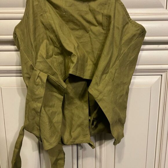 Urban Outfitters
Women's Green Lafayette Button Crop Top S-P - Picture 7 of 9